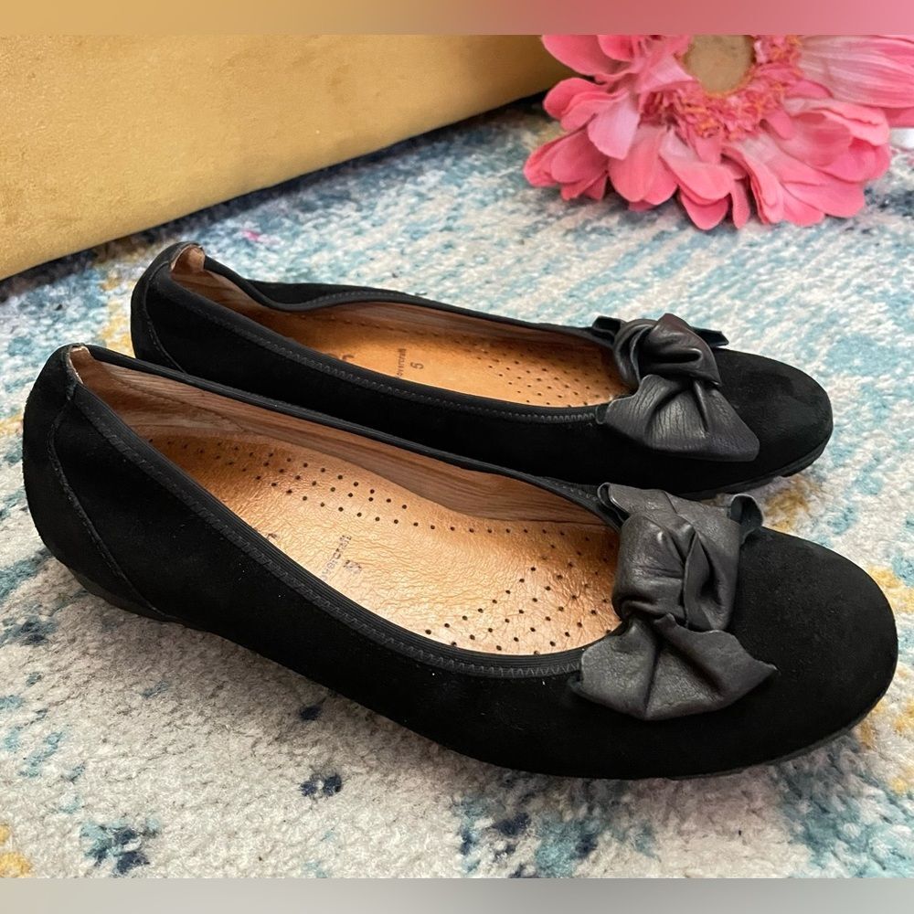 Gabor “Brenda” black suede ballet flats w/bow 7.5